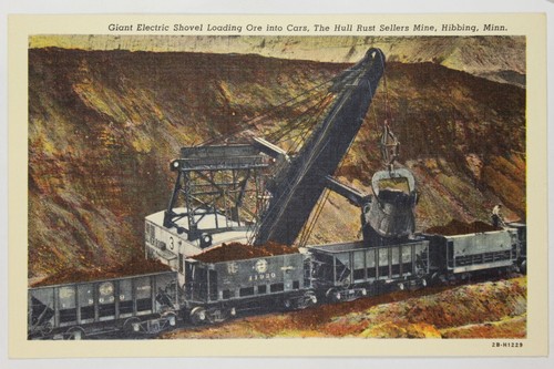 Giant electric shovel - giant, loading
