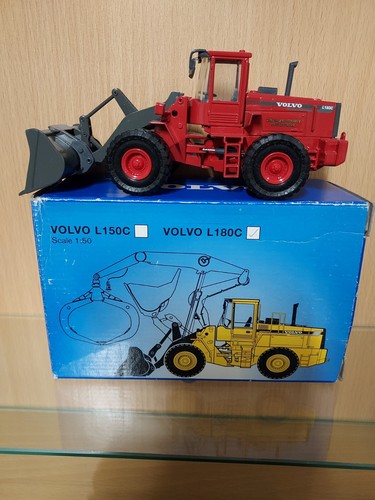 Scoop volvo l180c loading - 1:50,